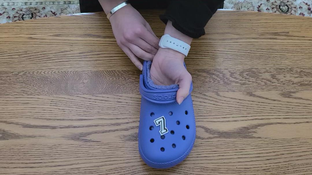 'Video thumbnail for How to remove a Jibbitz charm from your Crocs'